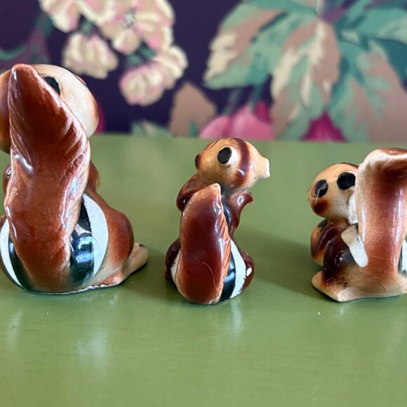 Vintage 3 Small Mid Century Ceramic Squirrels with Nuts Figures w/ Labels Japan - Picture 2 of 4